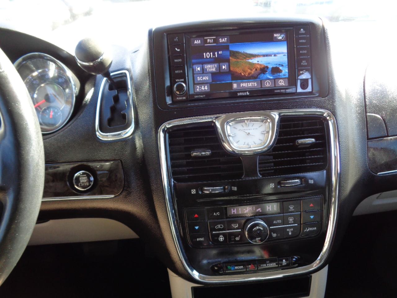 Chrysler Town & Country Touring-L 2016