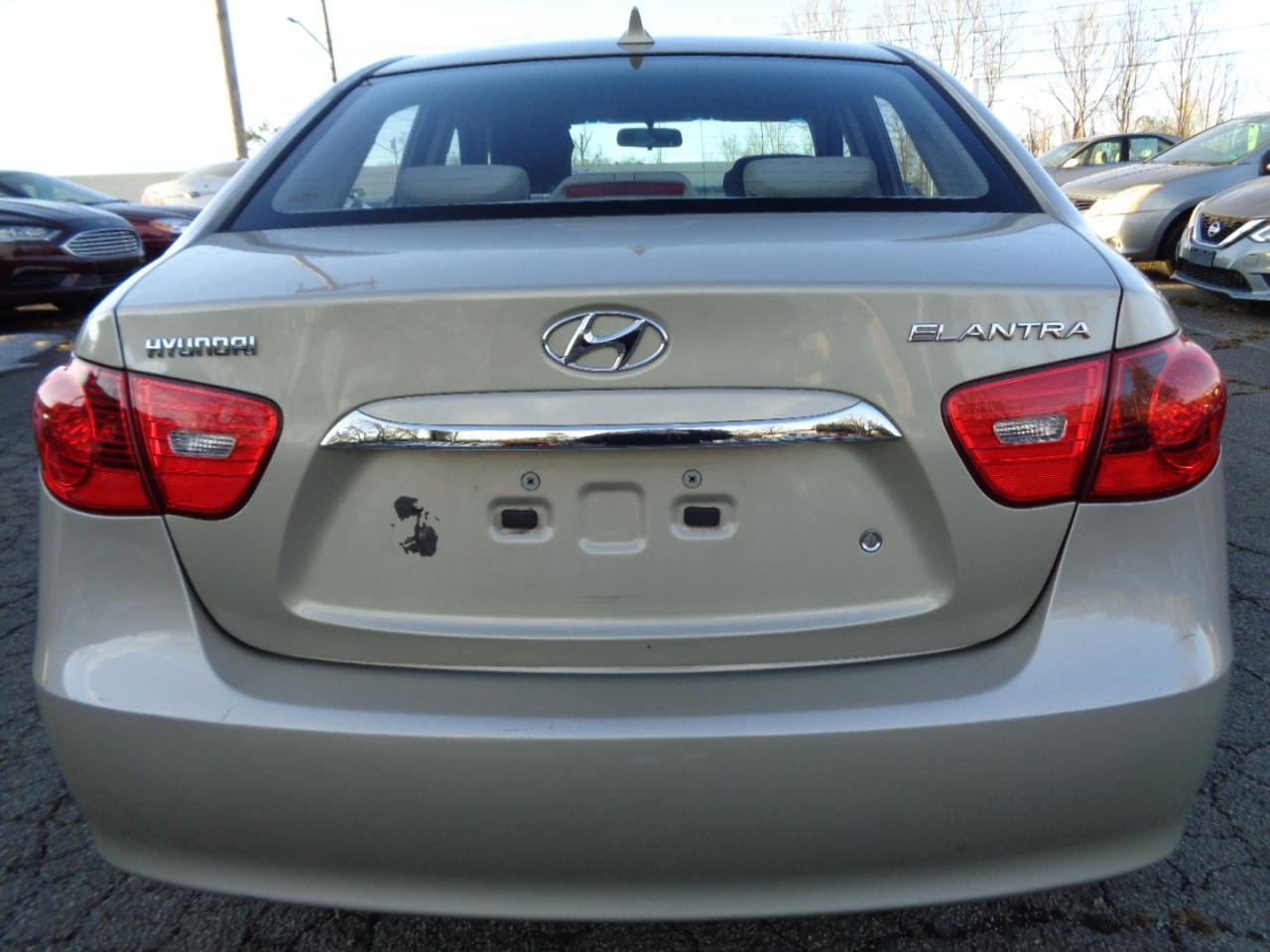 Hyundai Elantra  2010