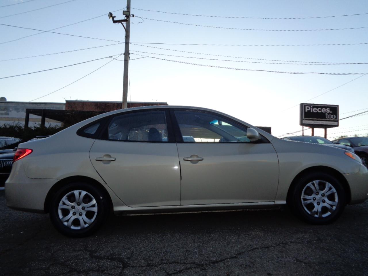 Hyundai Elantra  2010