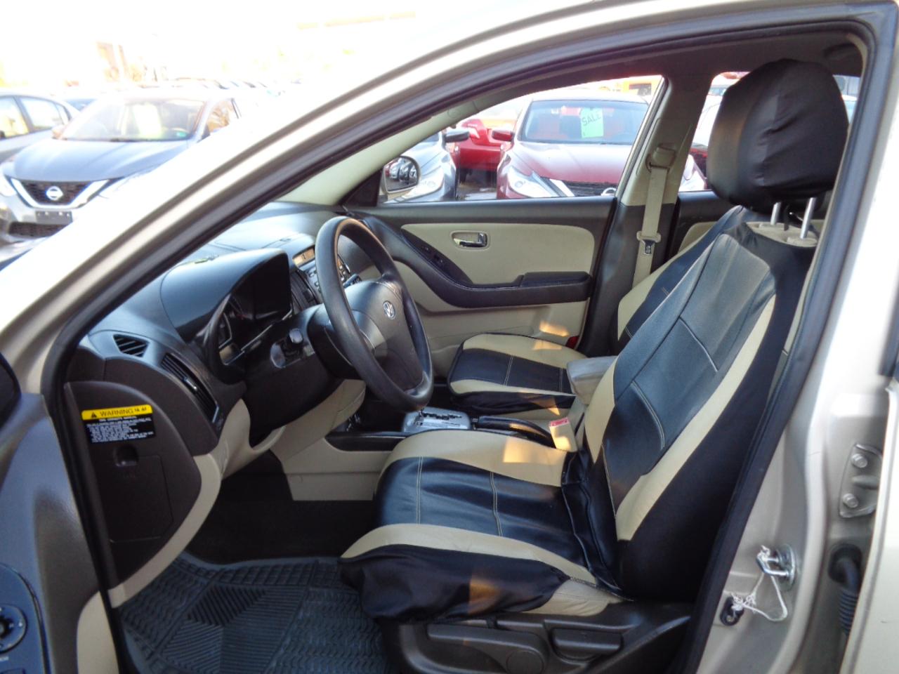 Hyundai Elantra  2010