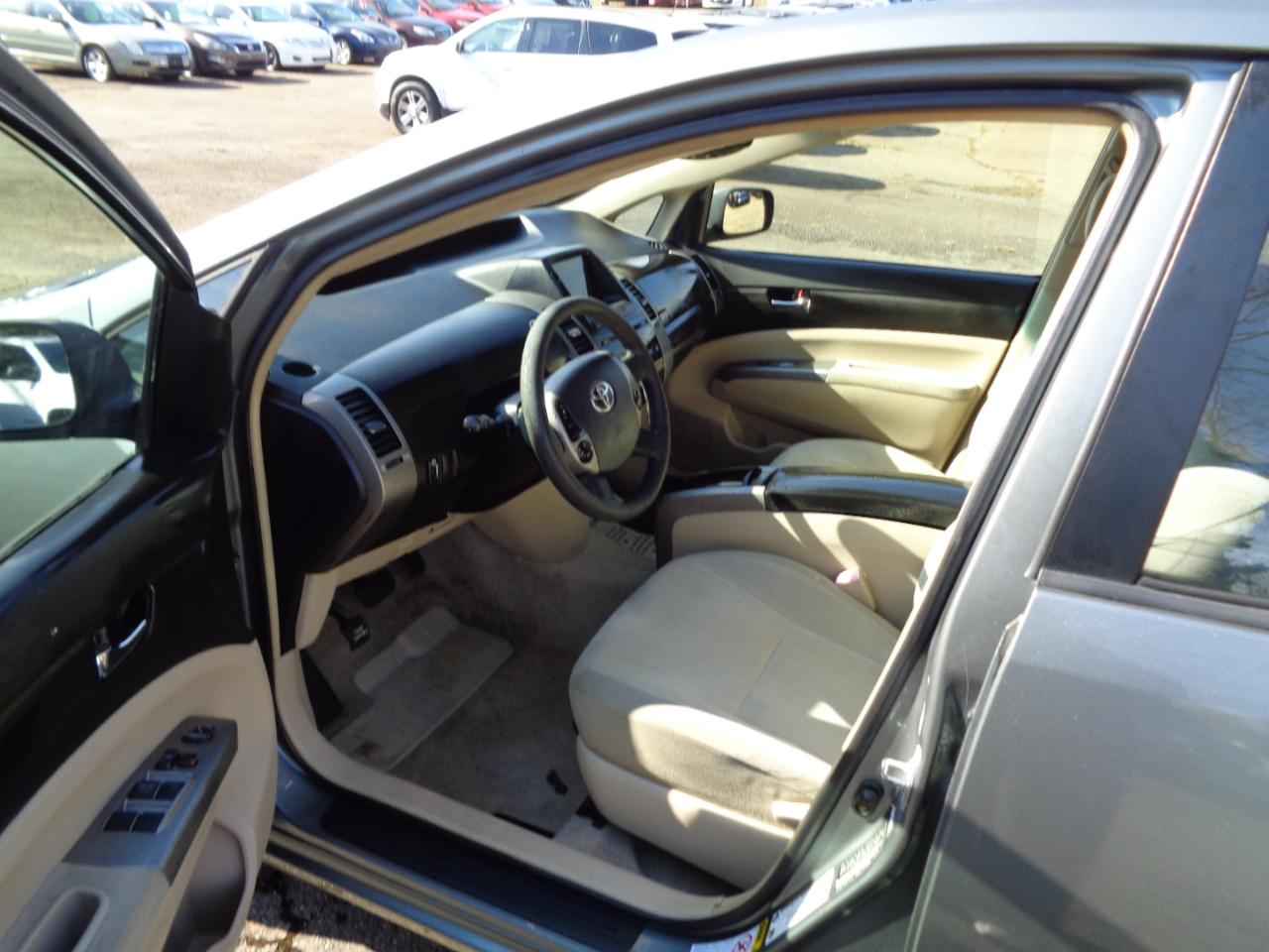 Toyota Prius 4-Door Liftback 2004