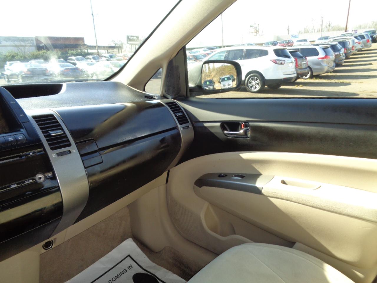 Toyota Prius 4-Door Liftback 2004