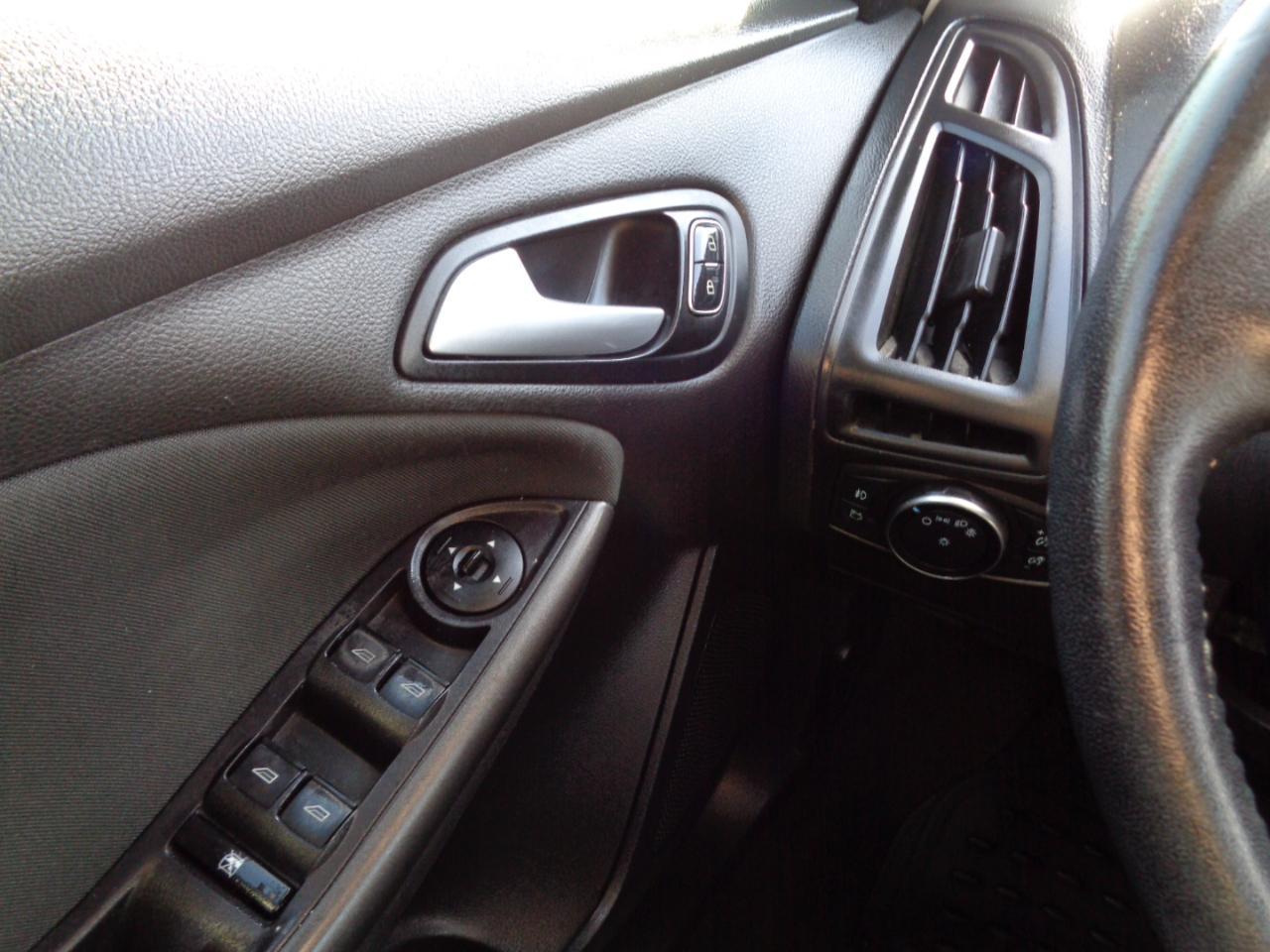 Ford Focus SE Hatch 2016