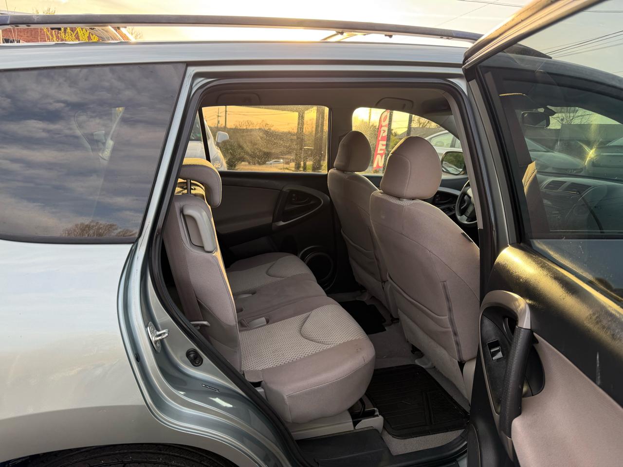 Toyota RAV4 Base V6 4WD 2008