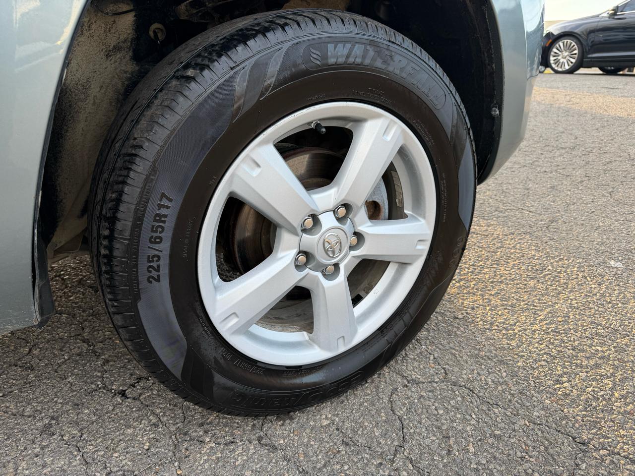 Toyota RAV4 Base V6 4WD 2008