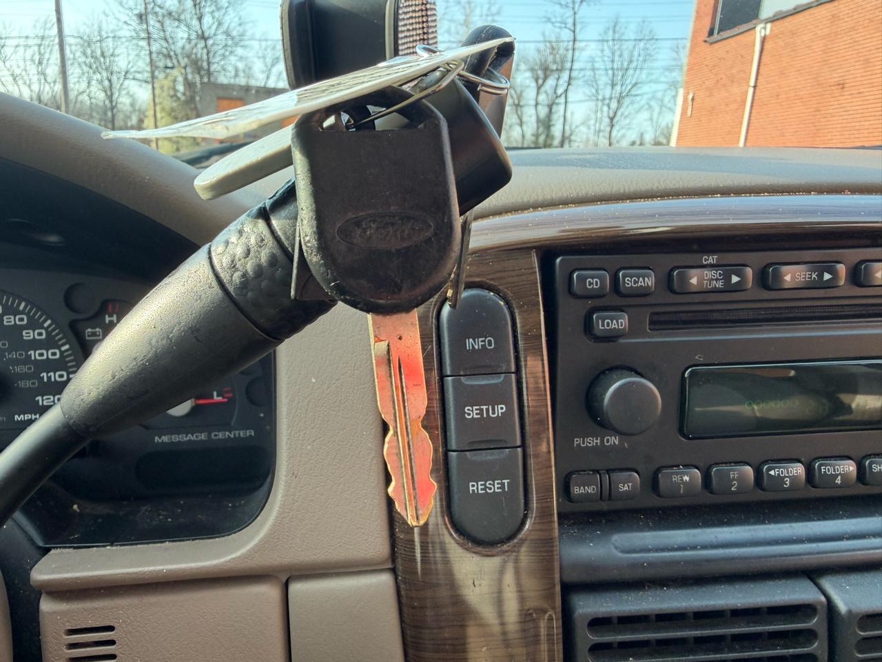 Ford Explorer Eddie Bauer 4.0L 2WD 2005