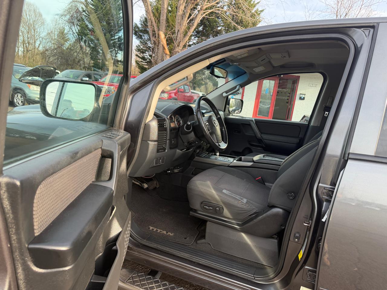 Nissan Titan S Crew Cab 2WD 2012