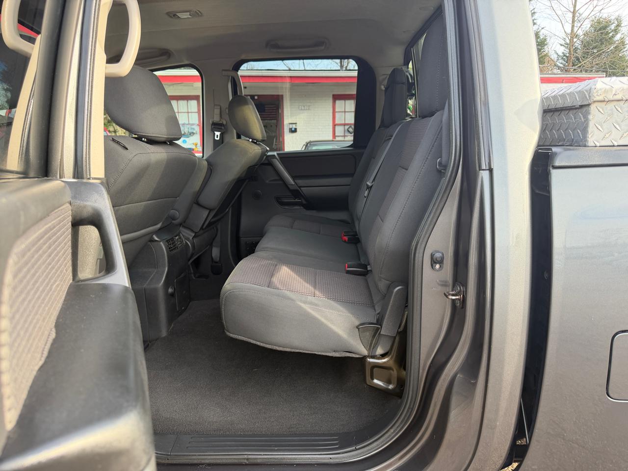 Nissan Titan S Crew Cab 2WD 2012