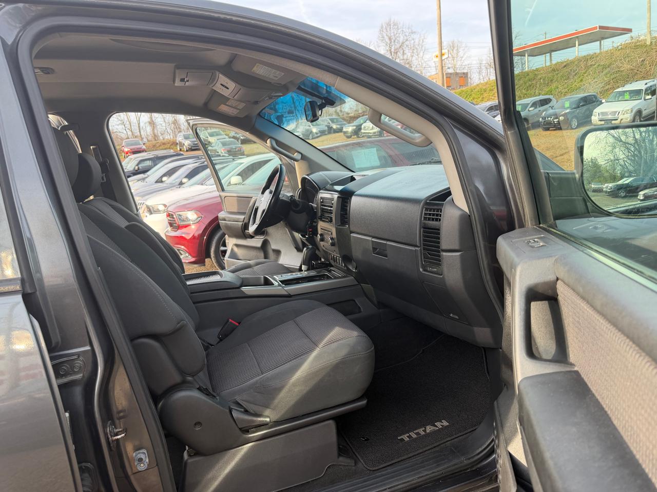 Nissan Titan S Crew Cab 2WD 2012