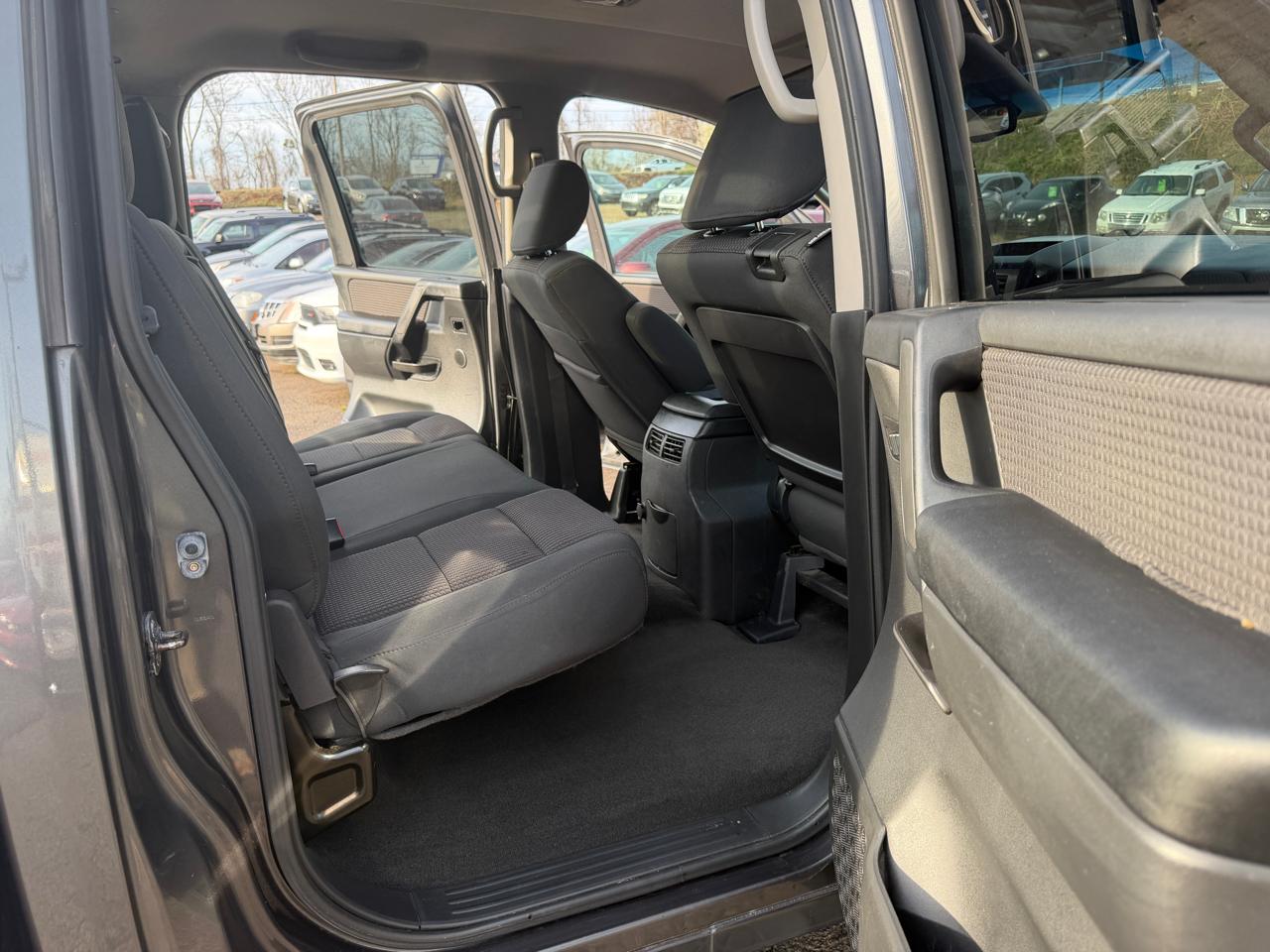 Nissan Titan S Crew Cab 2WD 2012