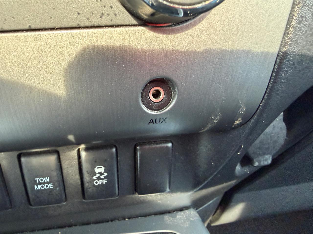 Nissan Titan S Crew Cab 2WD 2012