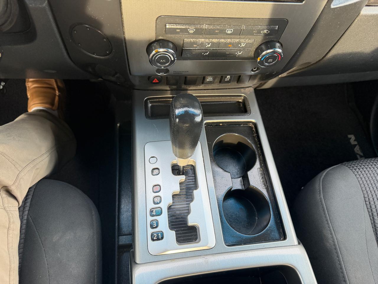 Nissan Titan S Crew Cab 2WD 2012