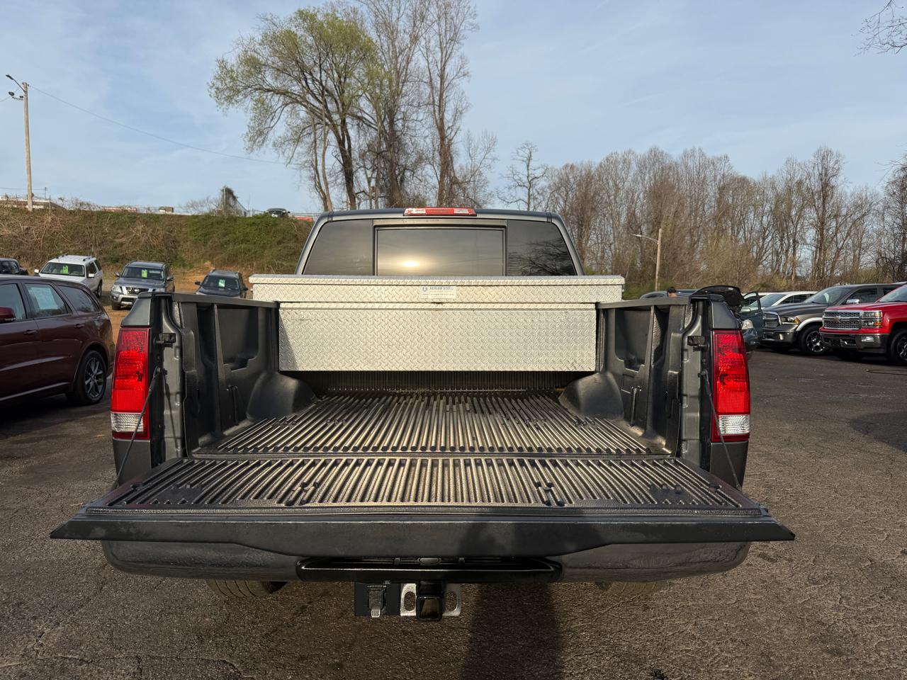 Nissan Titan S Crew Cab 2WD 2012