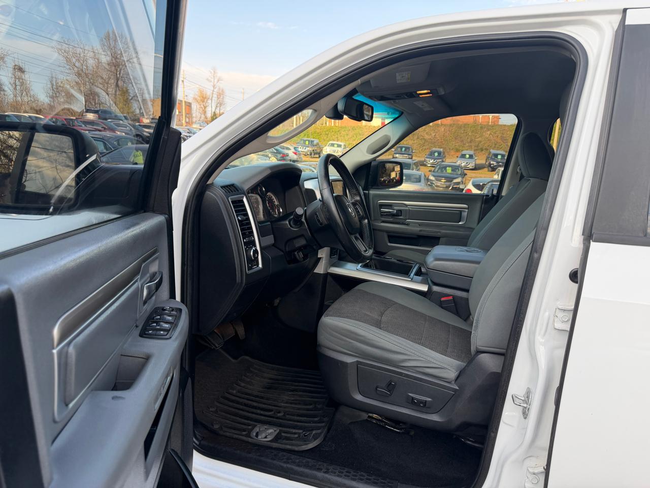 RAM 1500 SLT Crew Cab SWB 4WD 2014