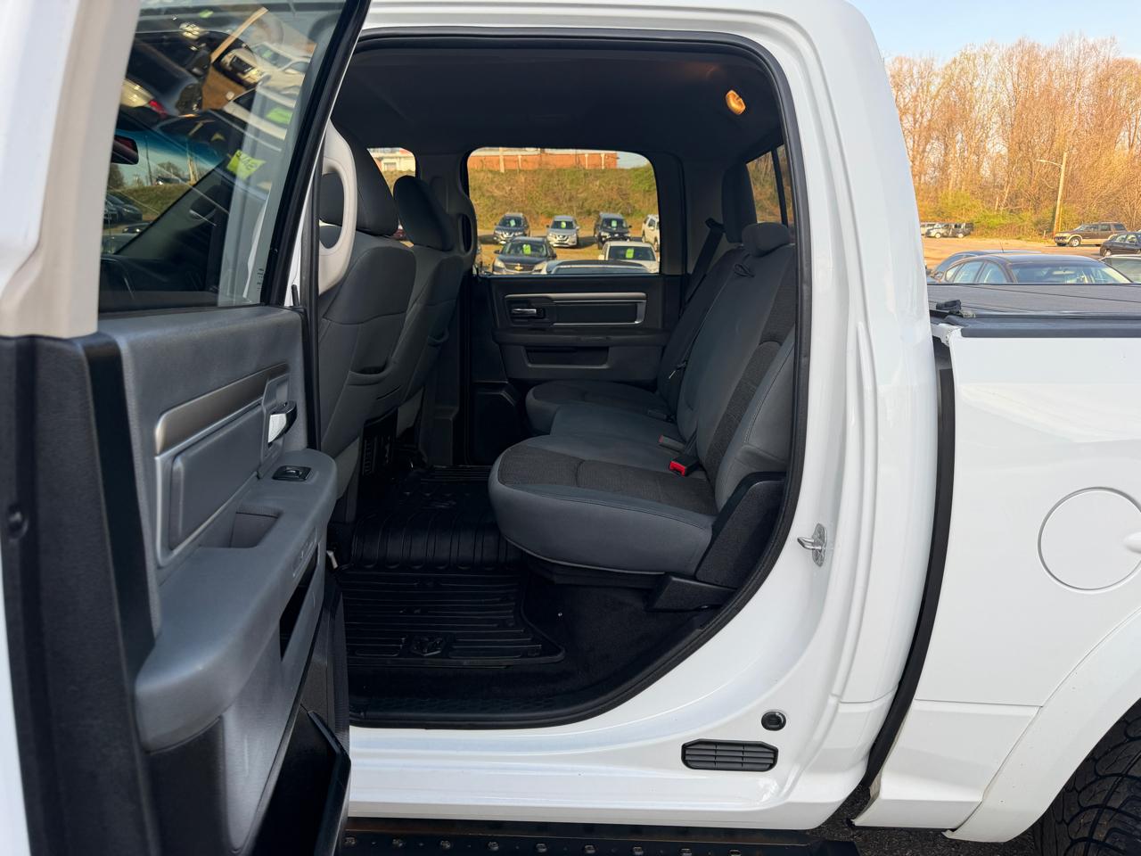 RAM 1500 SLT Crew Cab SWB 4WD 2014