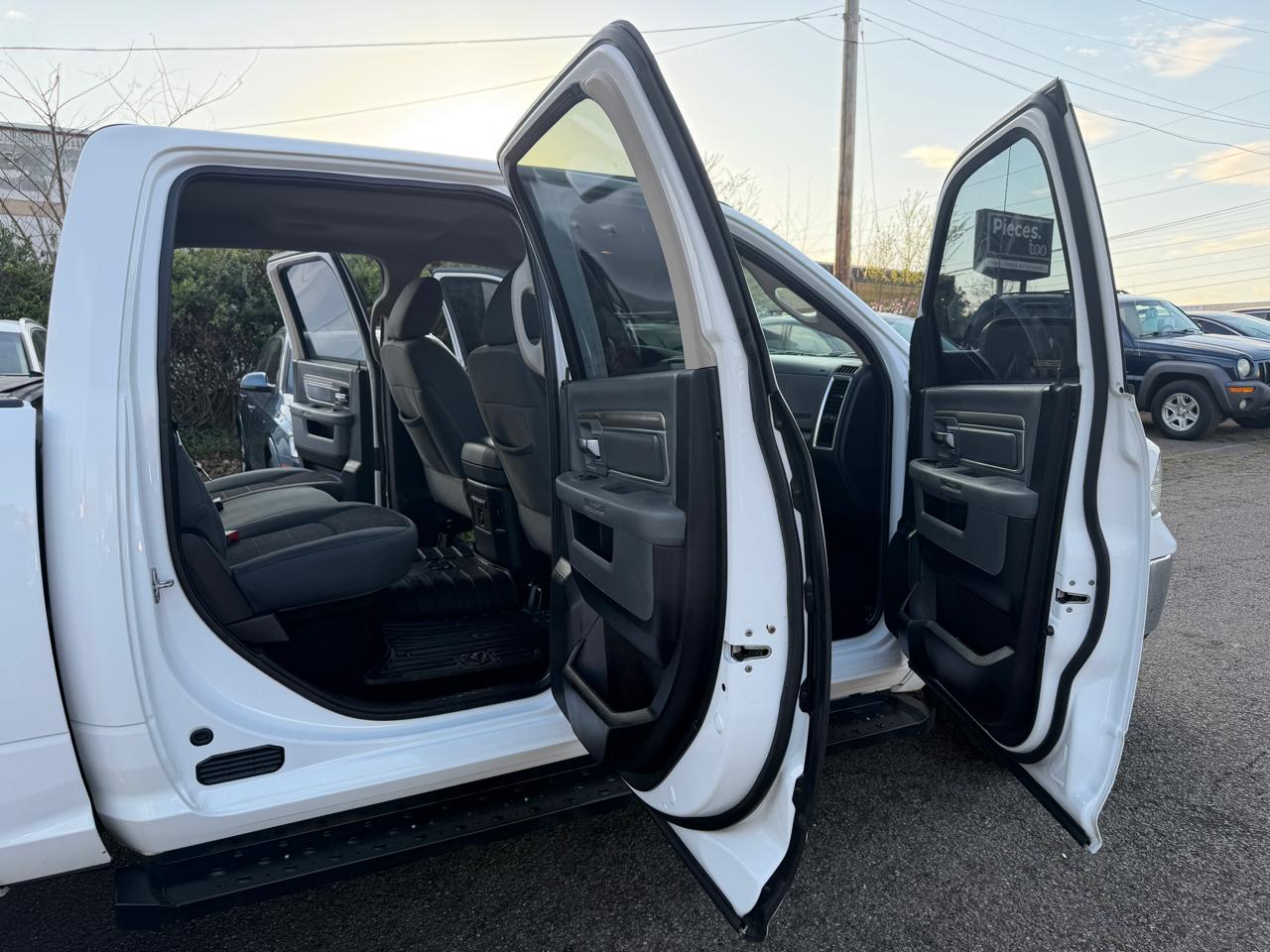 RAM 1500 SLT Crew Cab SWB 4WD 2014