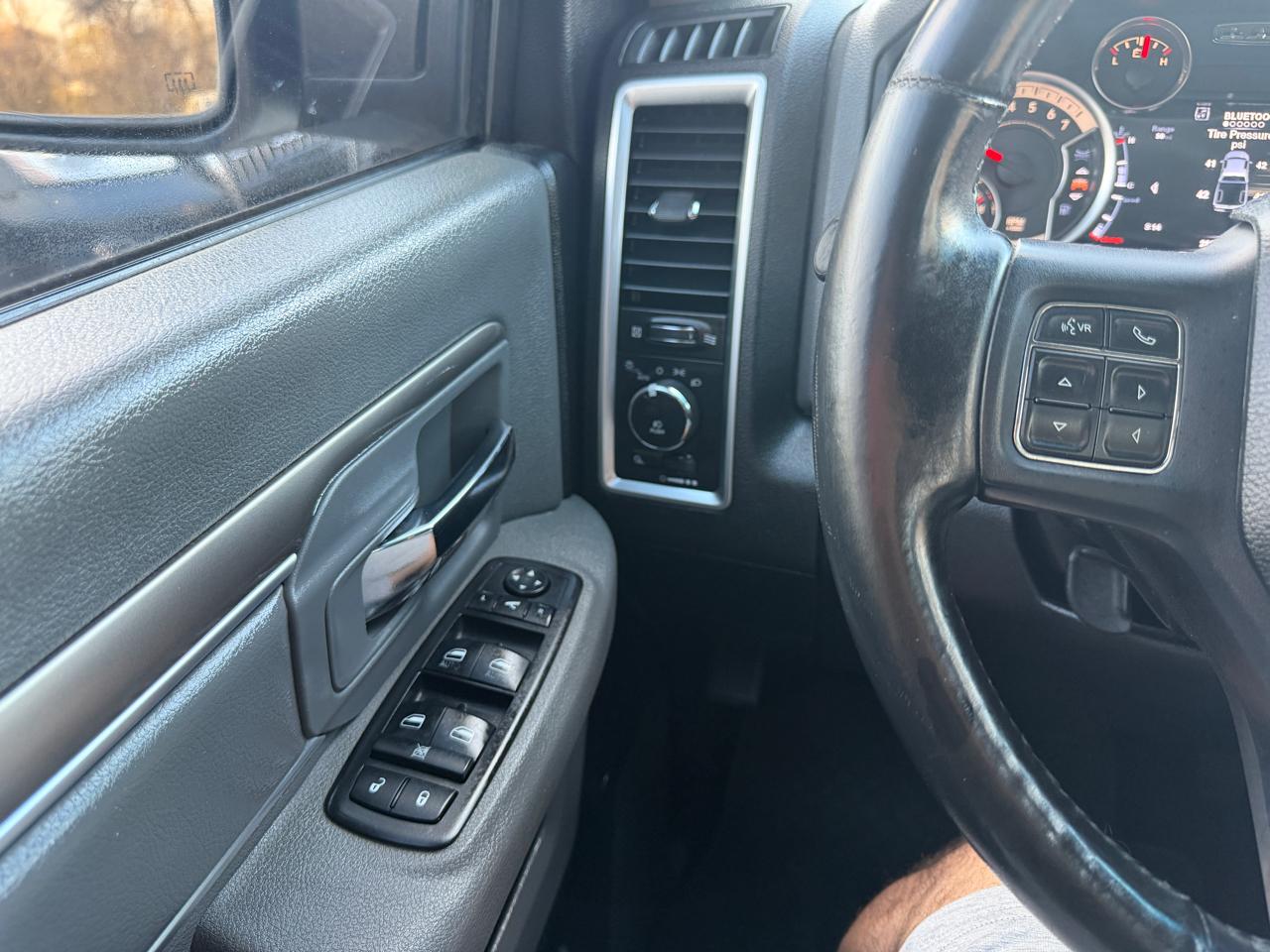 RAM 1500 SLT Crew Cab SWB 4WD 2014