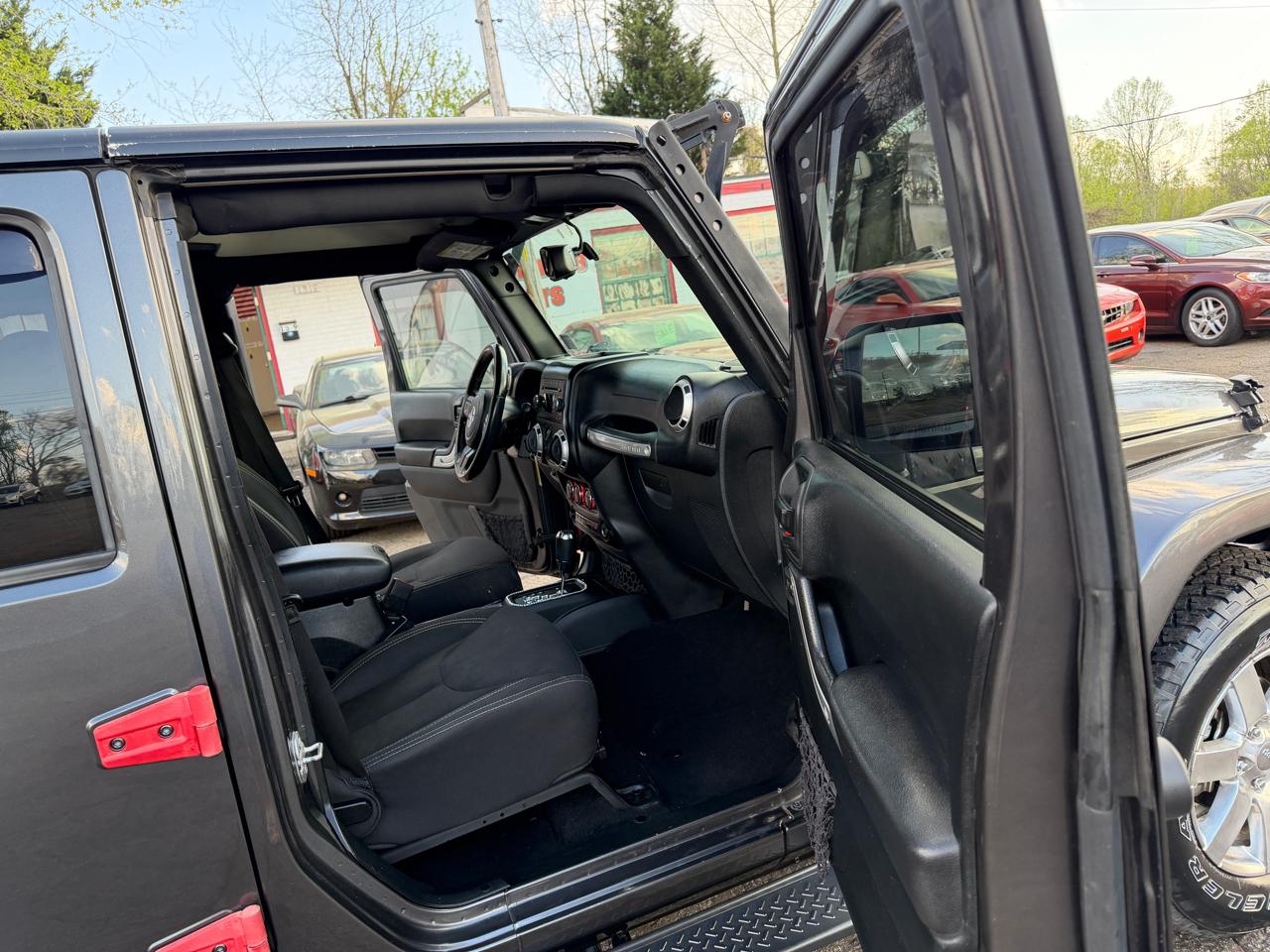 Jeep Wrangler Unlimited Sahara 4WD 2017