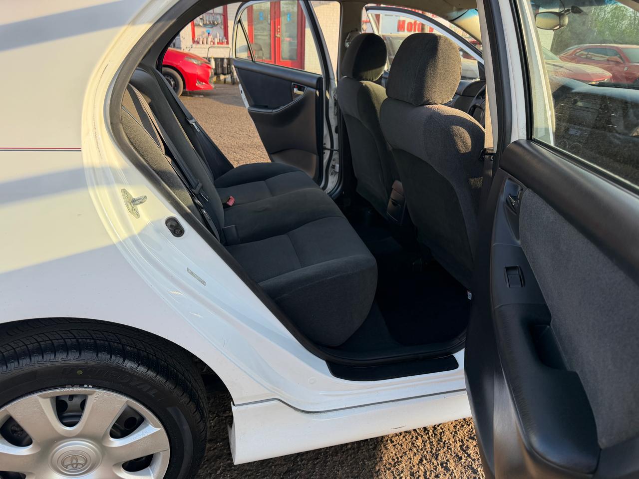 Toyota Corolla LE 2004