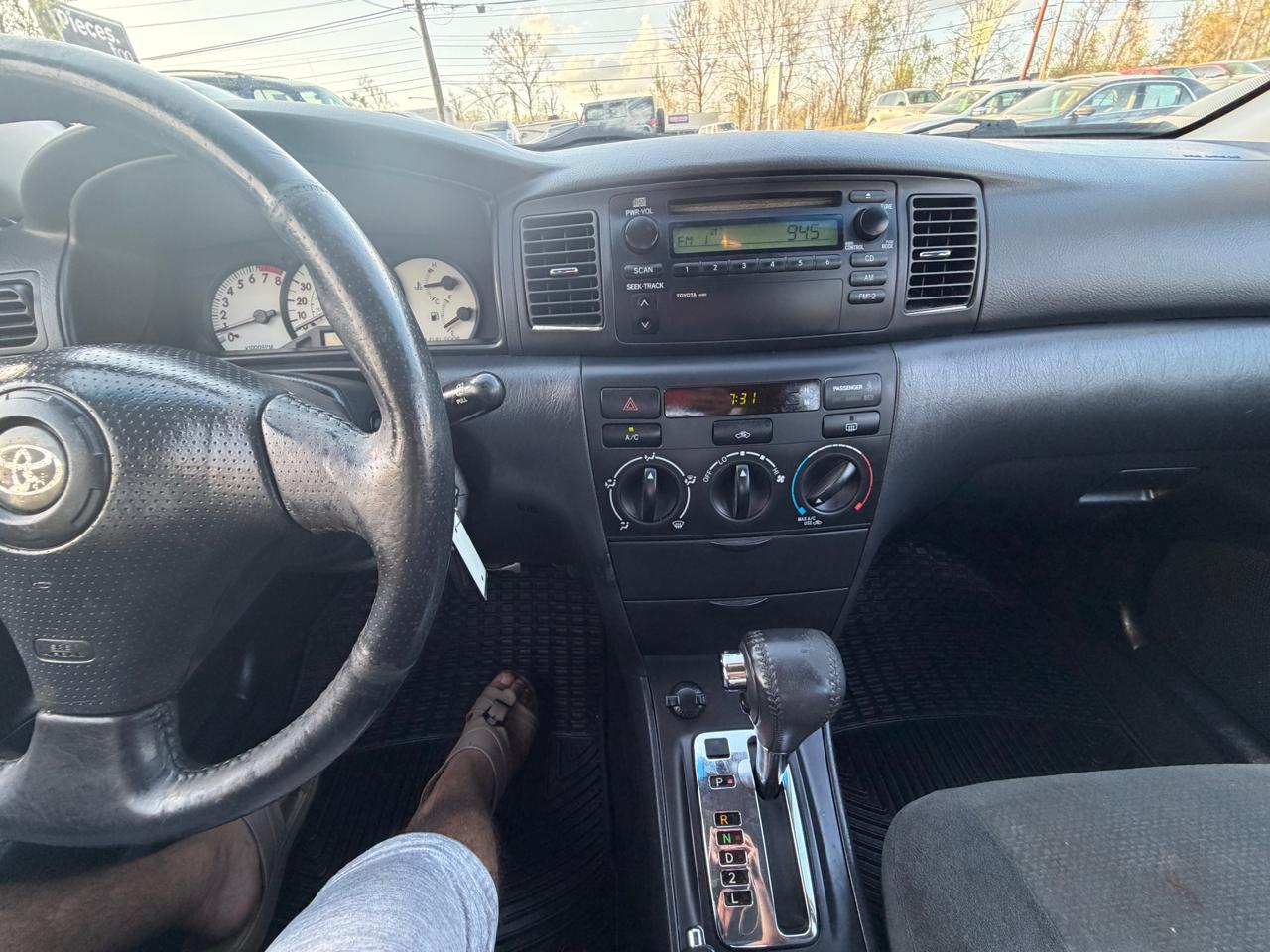 Toyota Corolla LE 2004