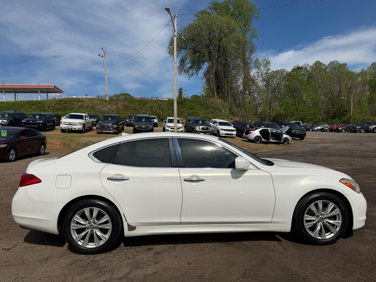 Infiniti M M37 2011