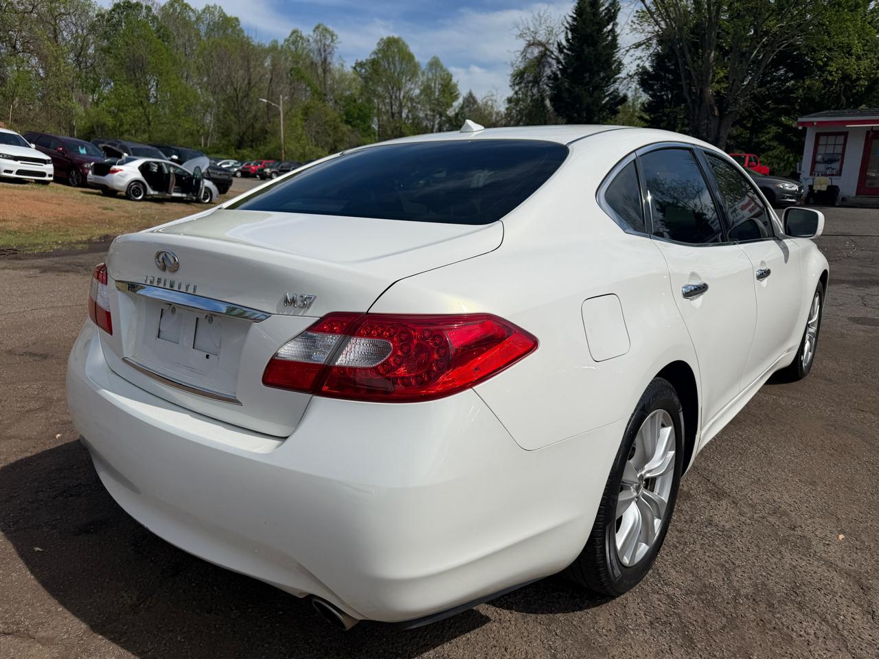 Infiniti M M37 2011