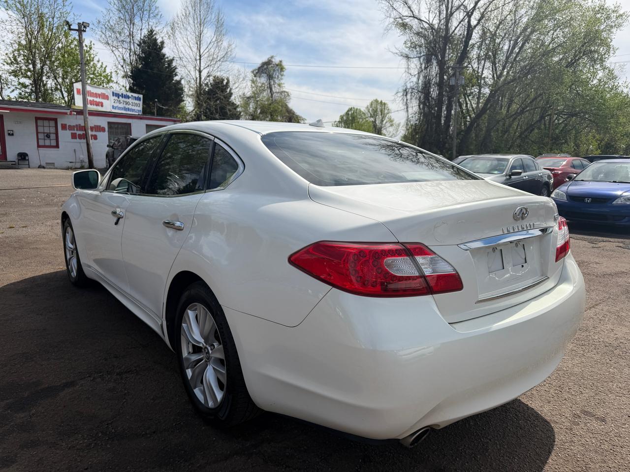 Infiniti M M37 2011