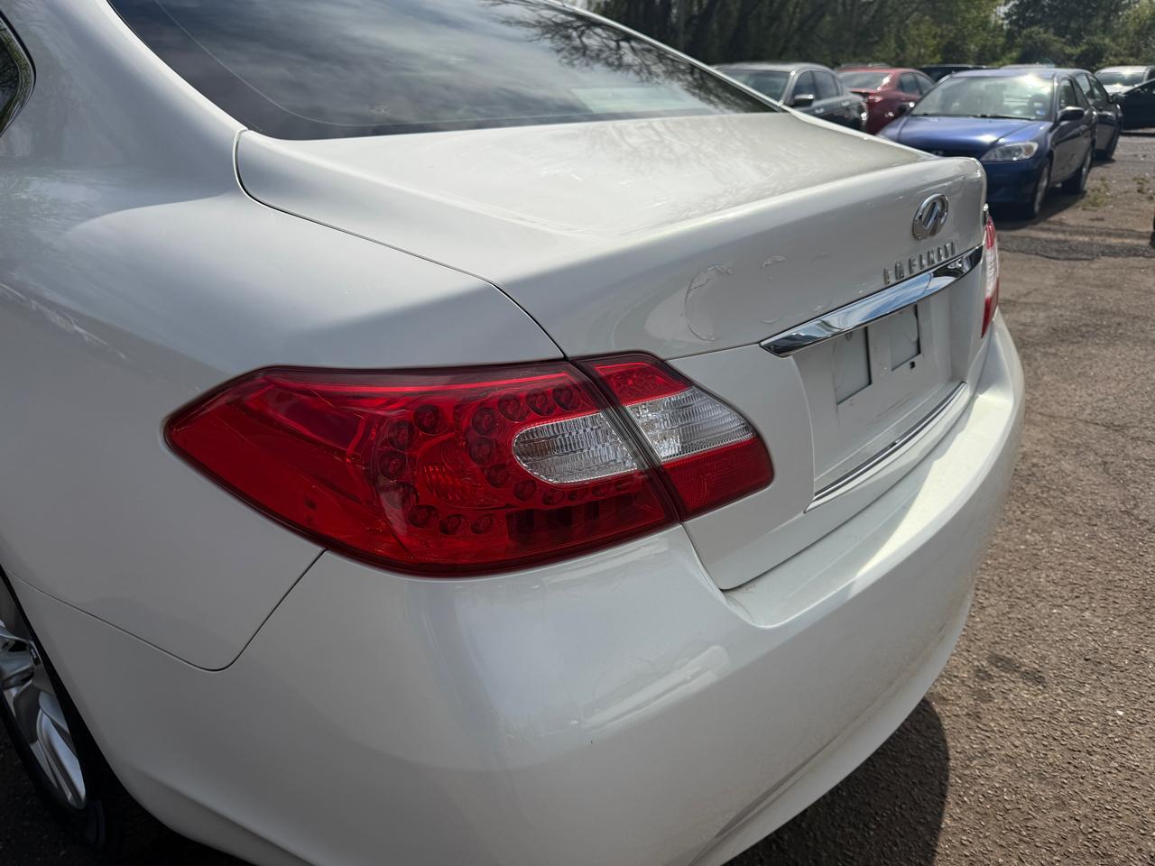 Infiniti M M37 2011