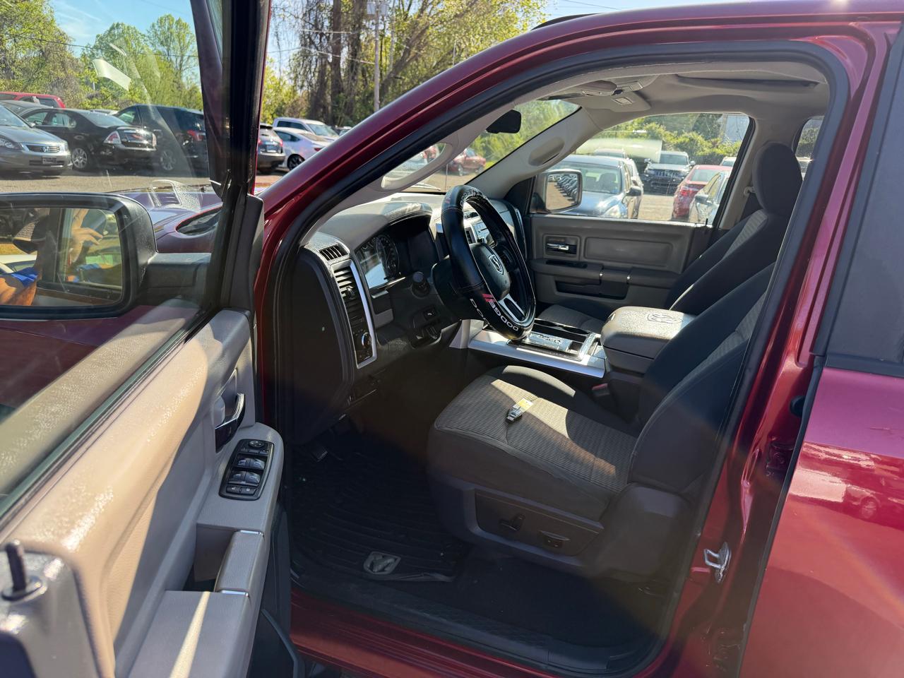 RAM 1500 SLT Crew Cab 4WD 2012