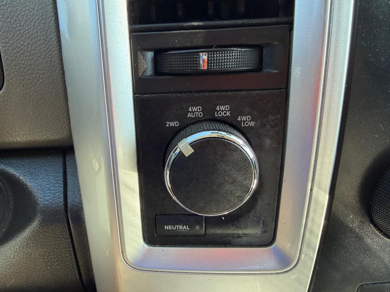 RAM 1500 SLT Crew Cab 4WD 2012