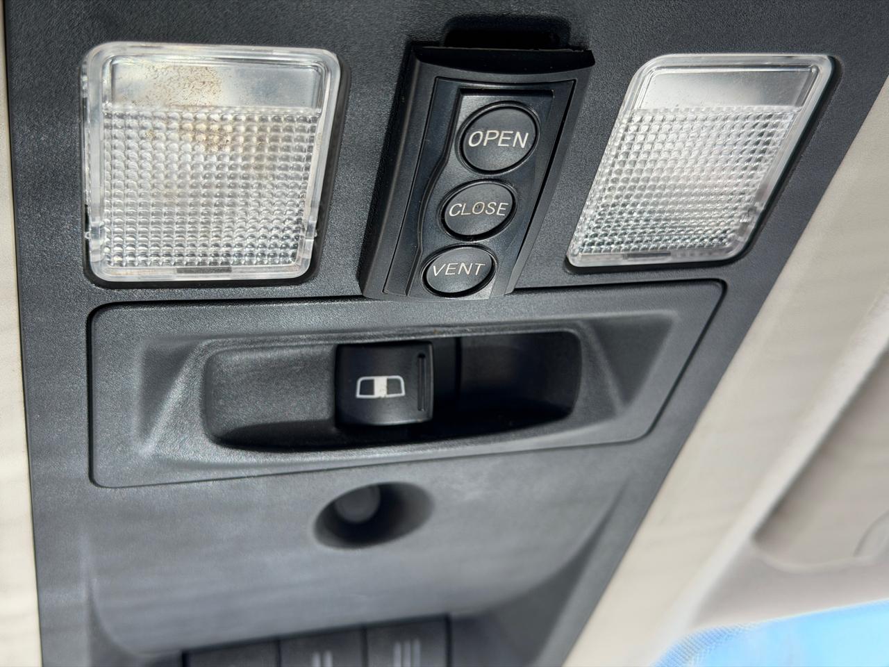 RAM 1500 SLT Crew Cab 4WD 2012