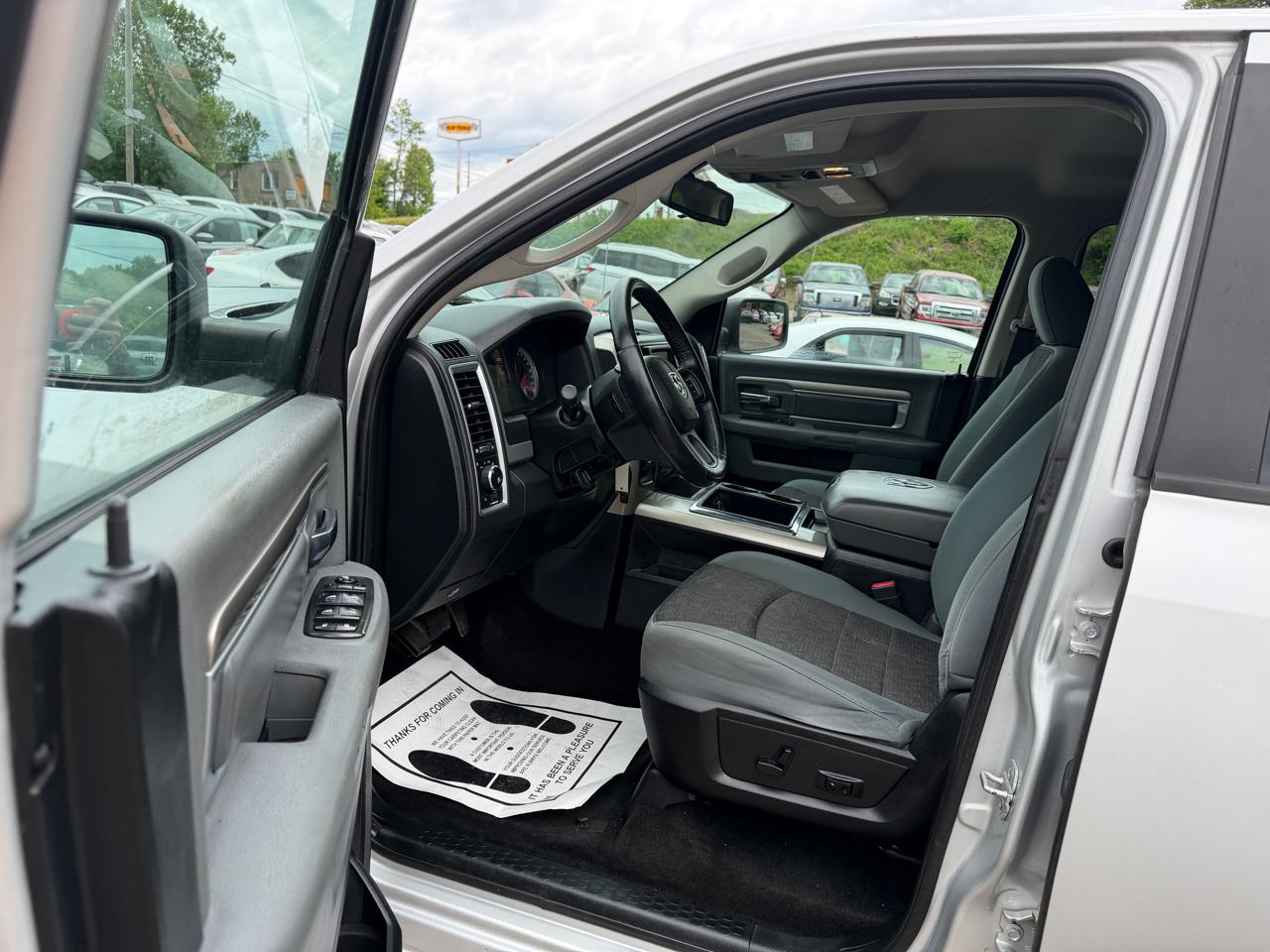 RAM 1500 SLT Crew Cab SWB 2WD 2014