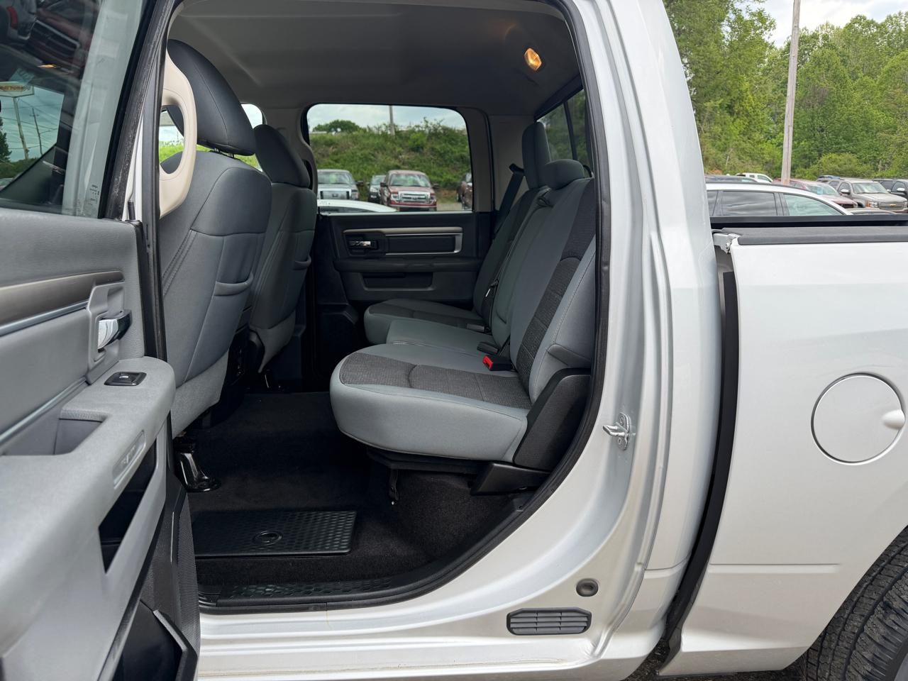 RAM 1500 SLT Crew Cab SWB 2WD 2014