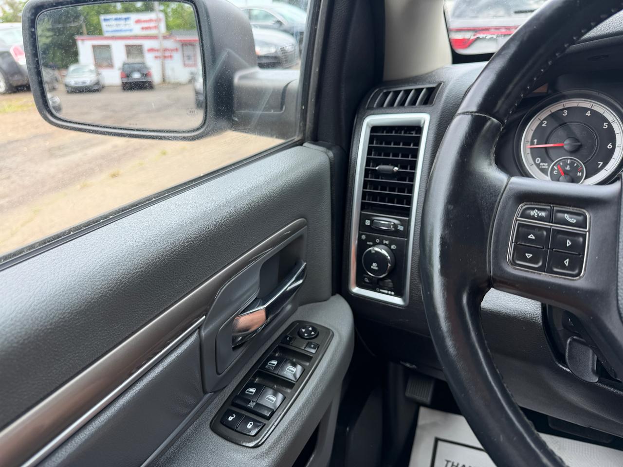 RAM 1500 SLT Crew Cab SWB 2WD 2014