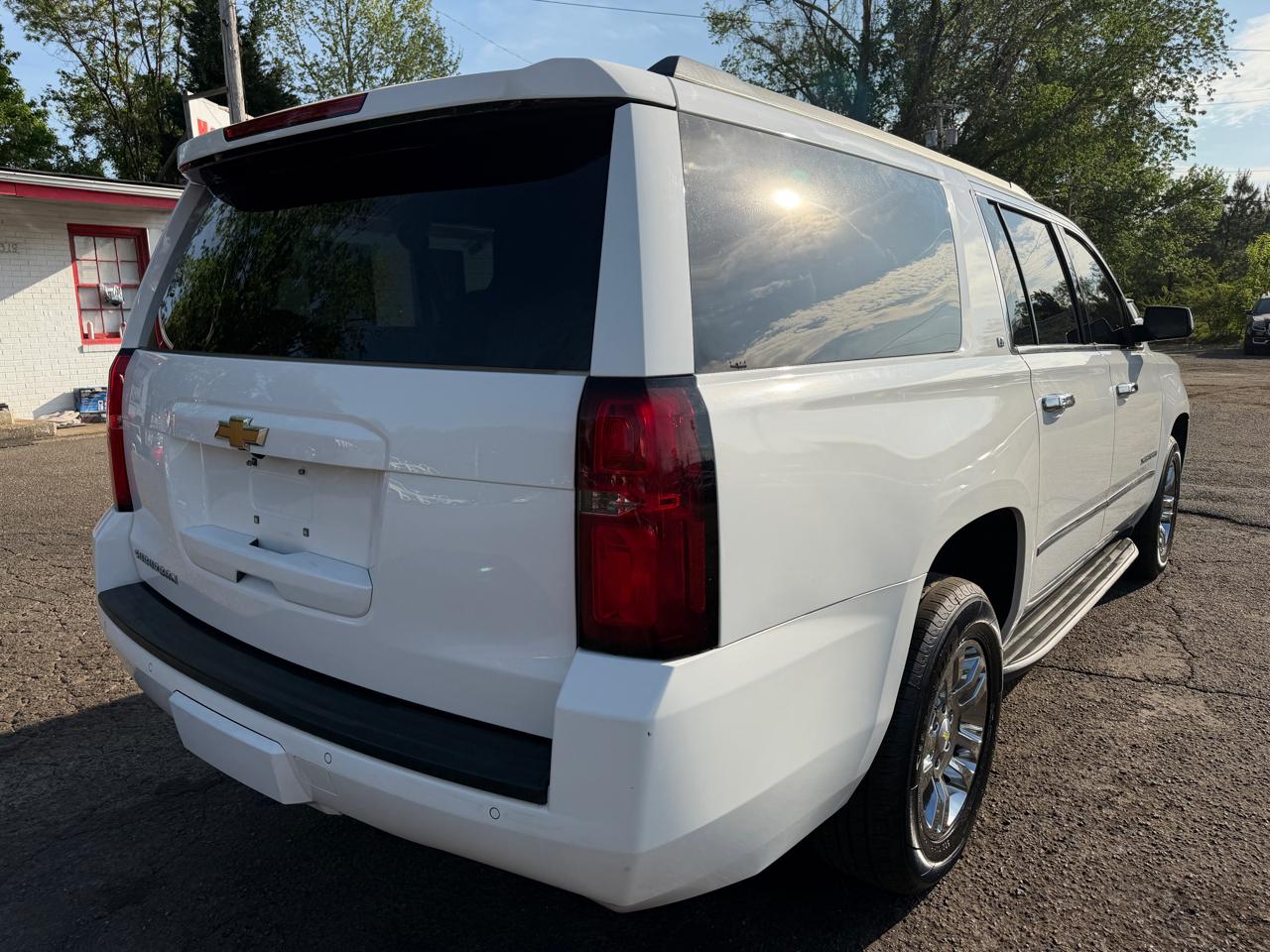 Chevrolet Suburban LT 1500 4WD 2015