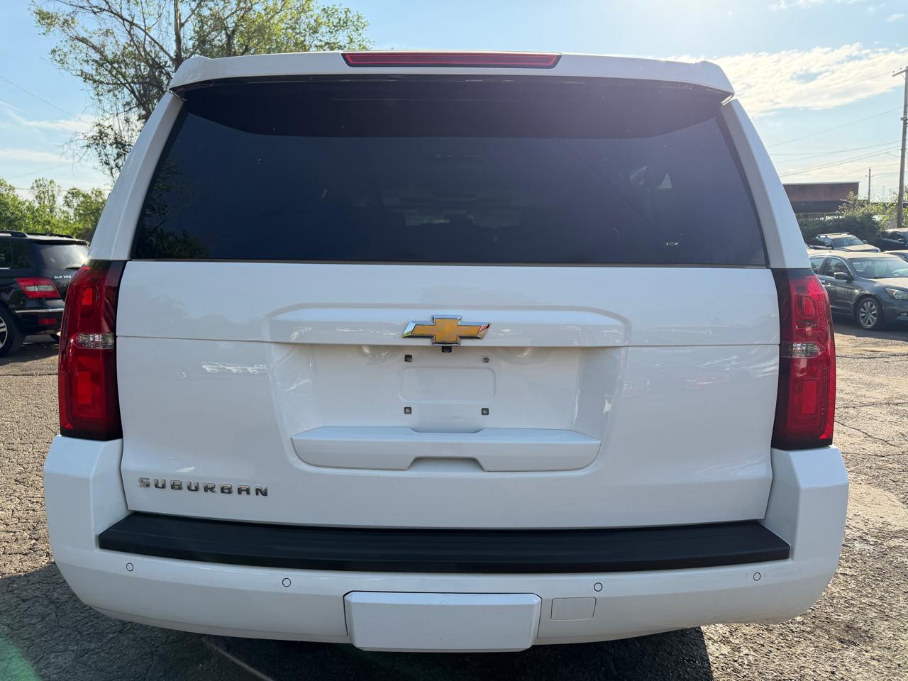 Chevrolet Suburban LT 1500 4WD 2015