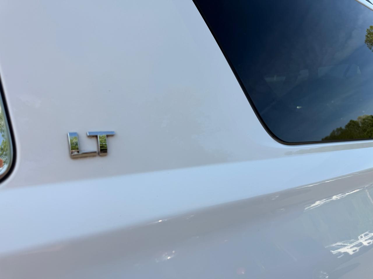 Chevrolet Suburban LT 1500 4WD 2015