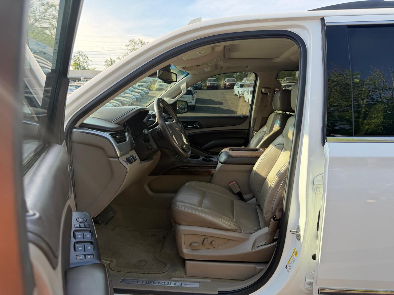 Chevrolet Suburban LT 1500 4WD 2015