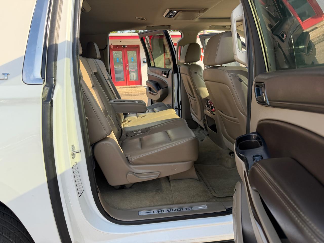 Chevrolet Suburban LT 1500 4WD 2015