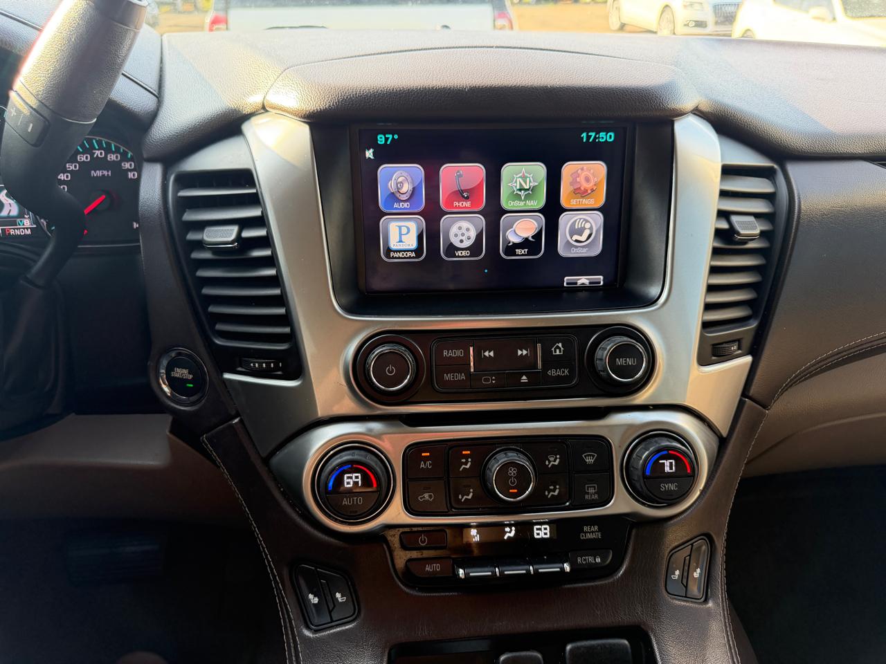 Chevrolet Suburban LT 1500 4WD 2015