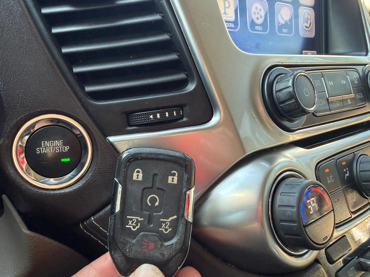 Chevrolet Suburban LT 1500 4WD 2015