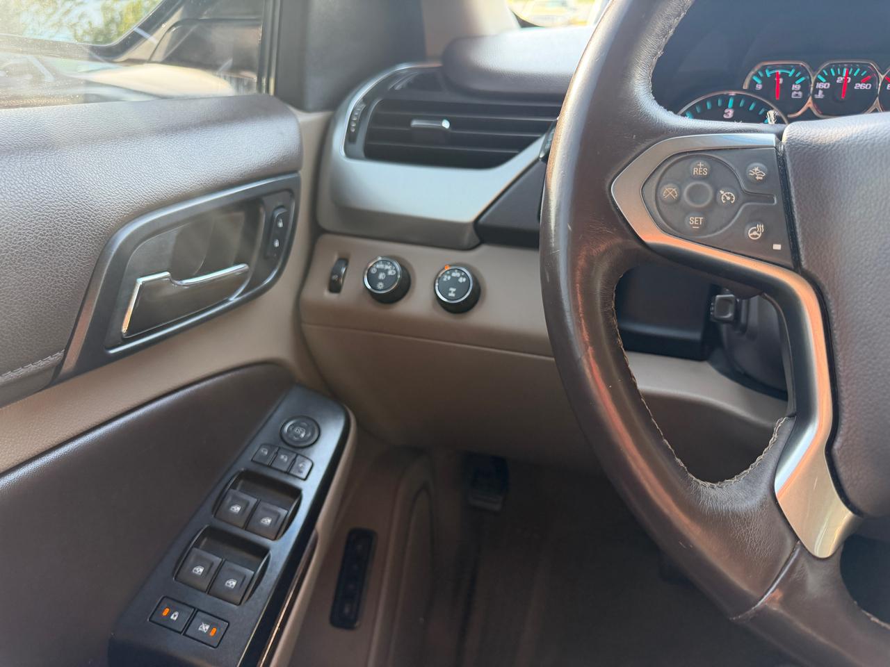 Chevrolet Suburban LT 1500 4WD 2015