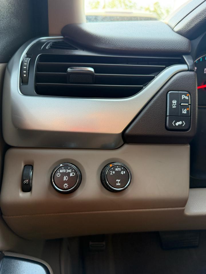 Chevrolet Suburban LT 1500 4WD 2015