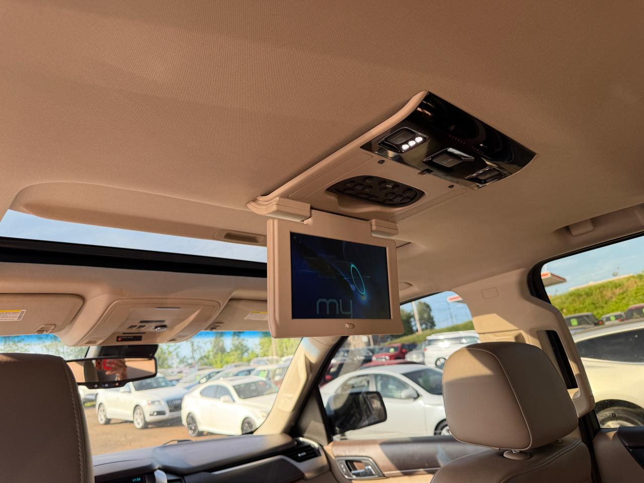 Chevrolet Suburban LT 1500 4WD 2015