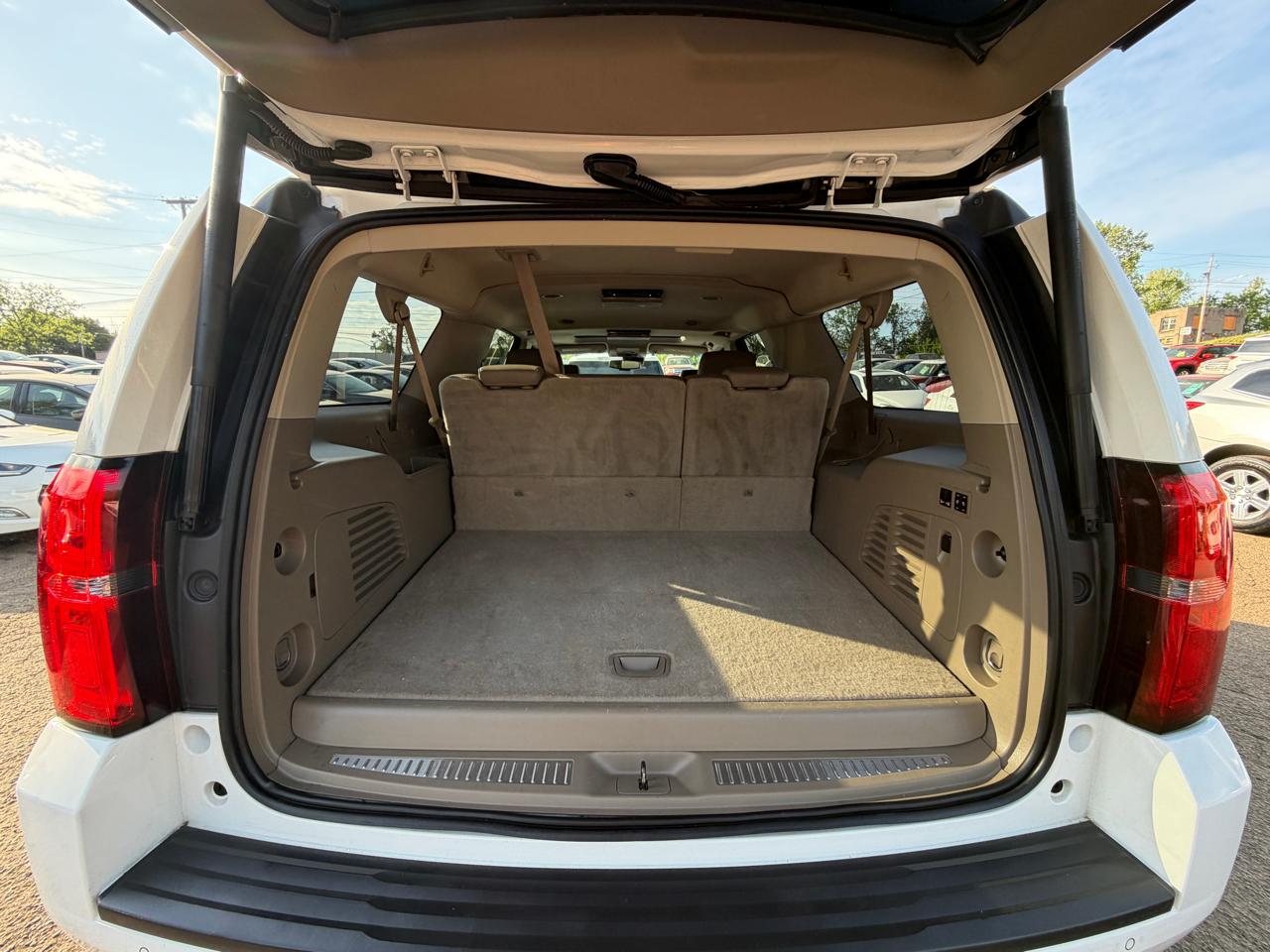 Chevrolet Suburban LT 1500 4WD 2015