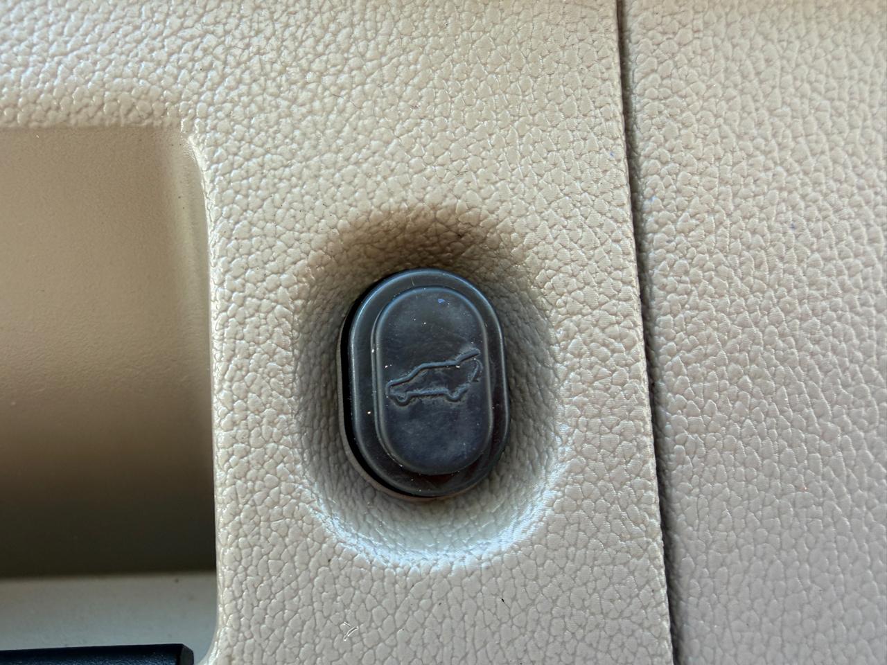 Chevrolet Suburban LT 1500 4WD 2015