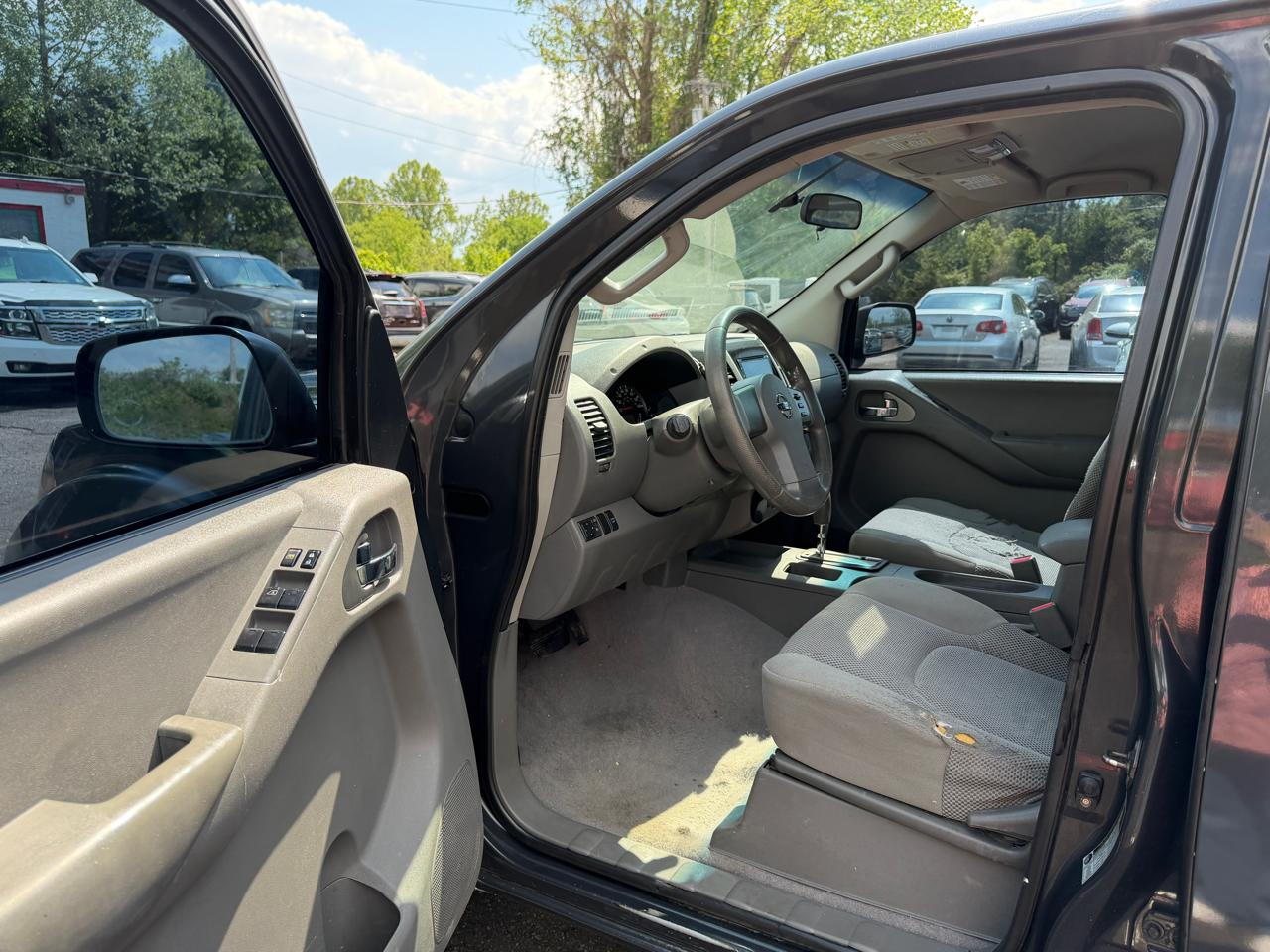 Nissan Frontier SV 2012