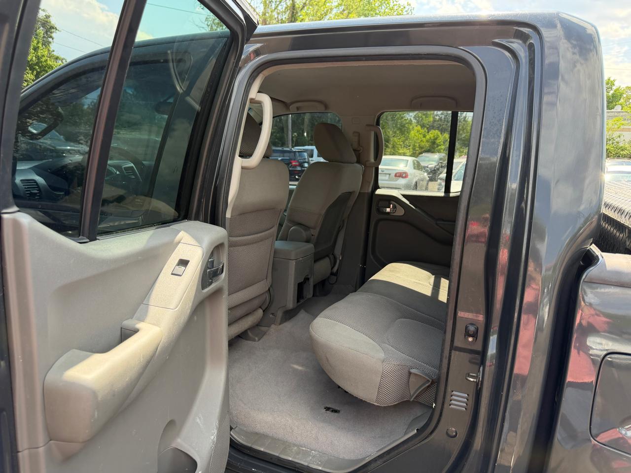Nissan Frontier SV 2012