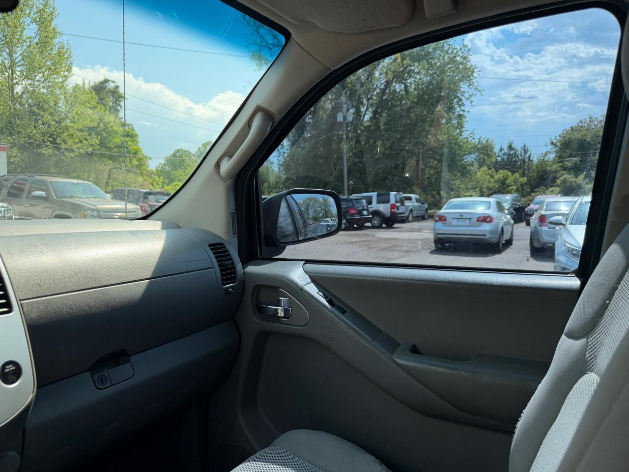 Nissan Frontier SV 2012