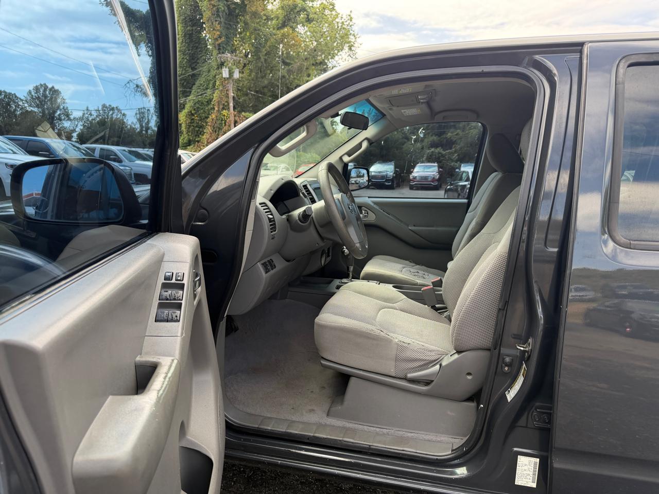 Nissan Frontier SV 2012
